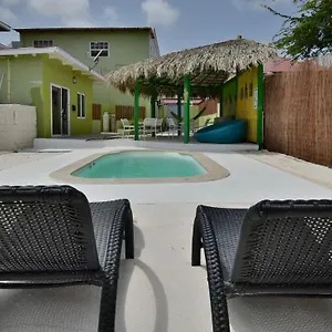 Hostel Pista Q Hostel&apartments, Oranjestad